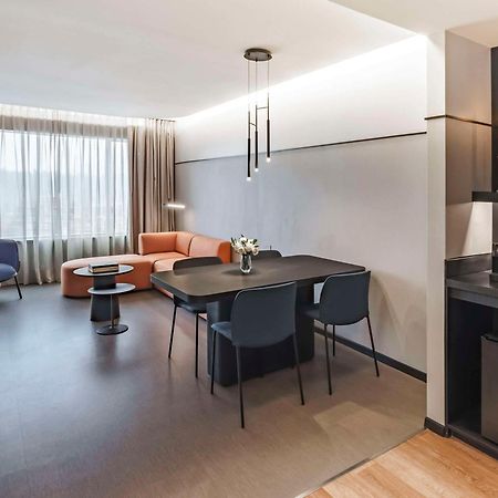 Pullman Santiago Vitacura エクステリア 写真 A suite at the hotel