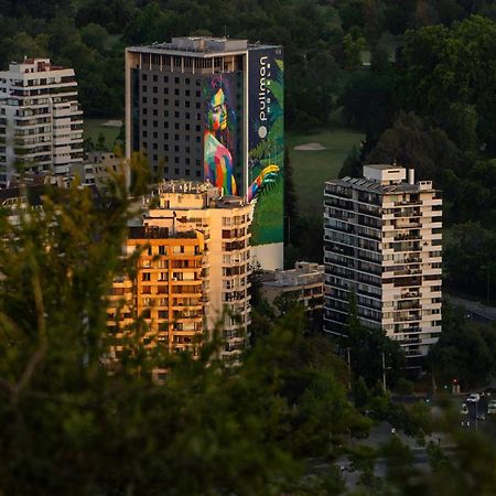 Pullman Santiago Vitacura エクステリア 写真 The building at dusk