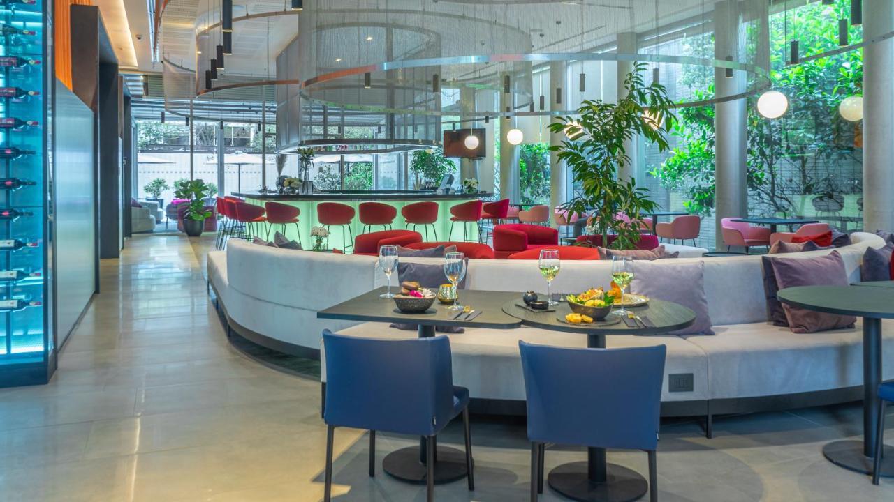 Pullman Santiago Vitacura エクステリア 写真 The bar at the hotel