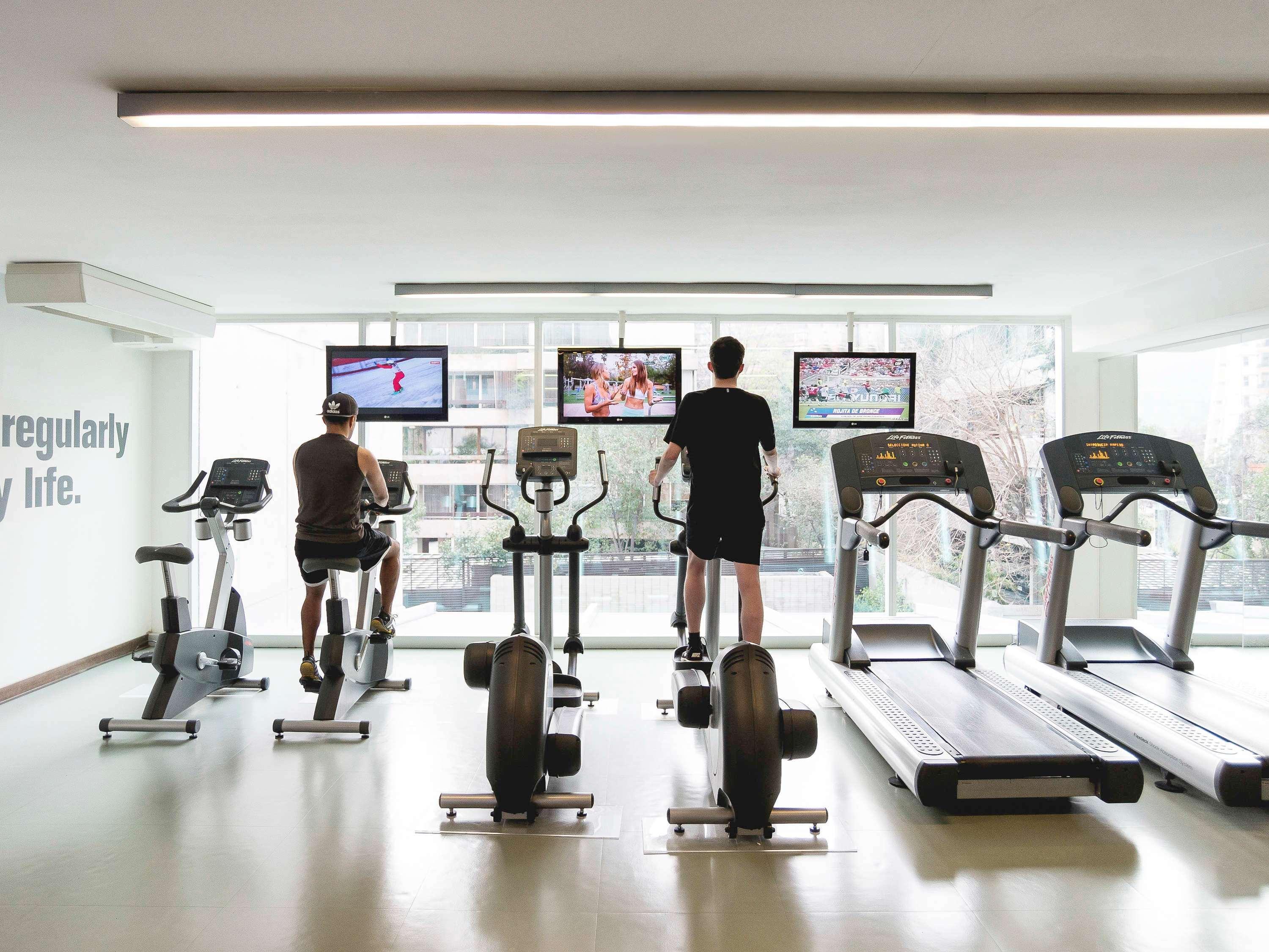 Pullman Santiago Vitacura エクステリア 写真 The gym at the hotel