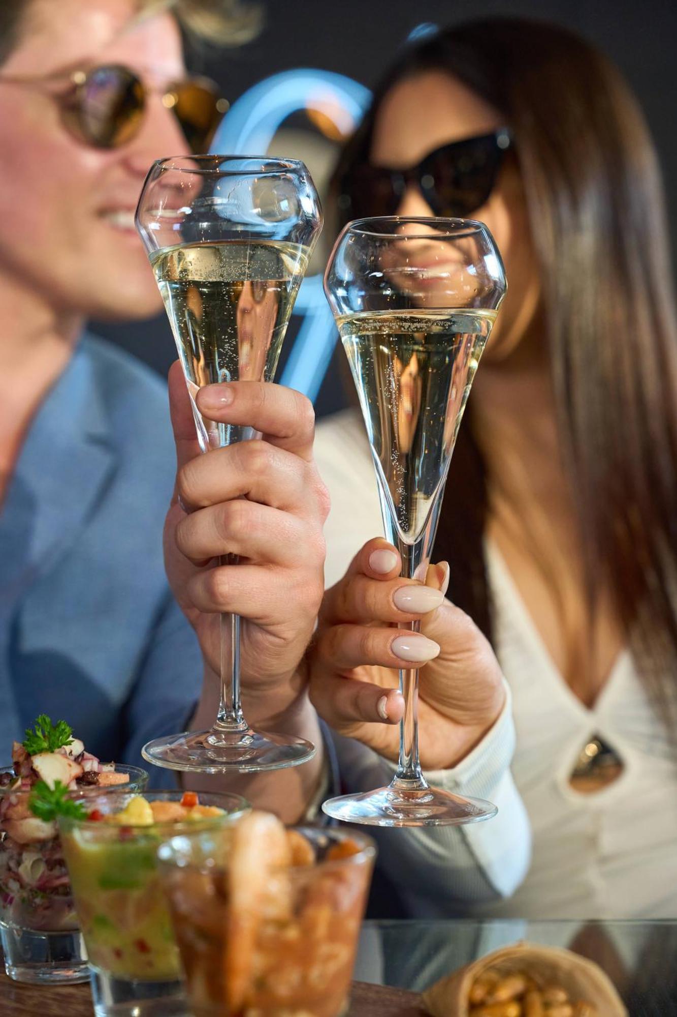 Pullman Santiago Vitacura エクステリア 写真 Champagne flutes