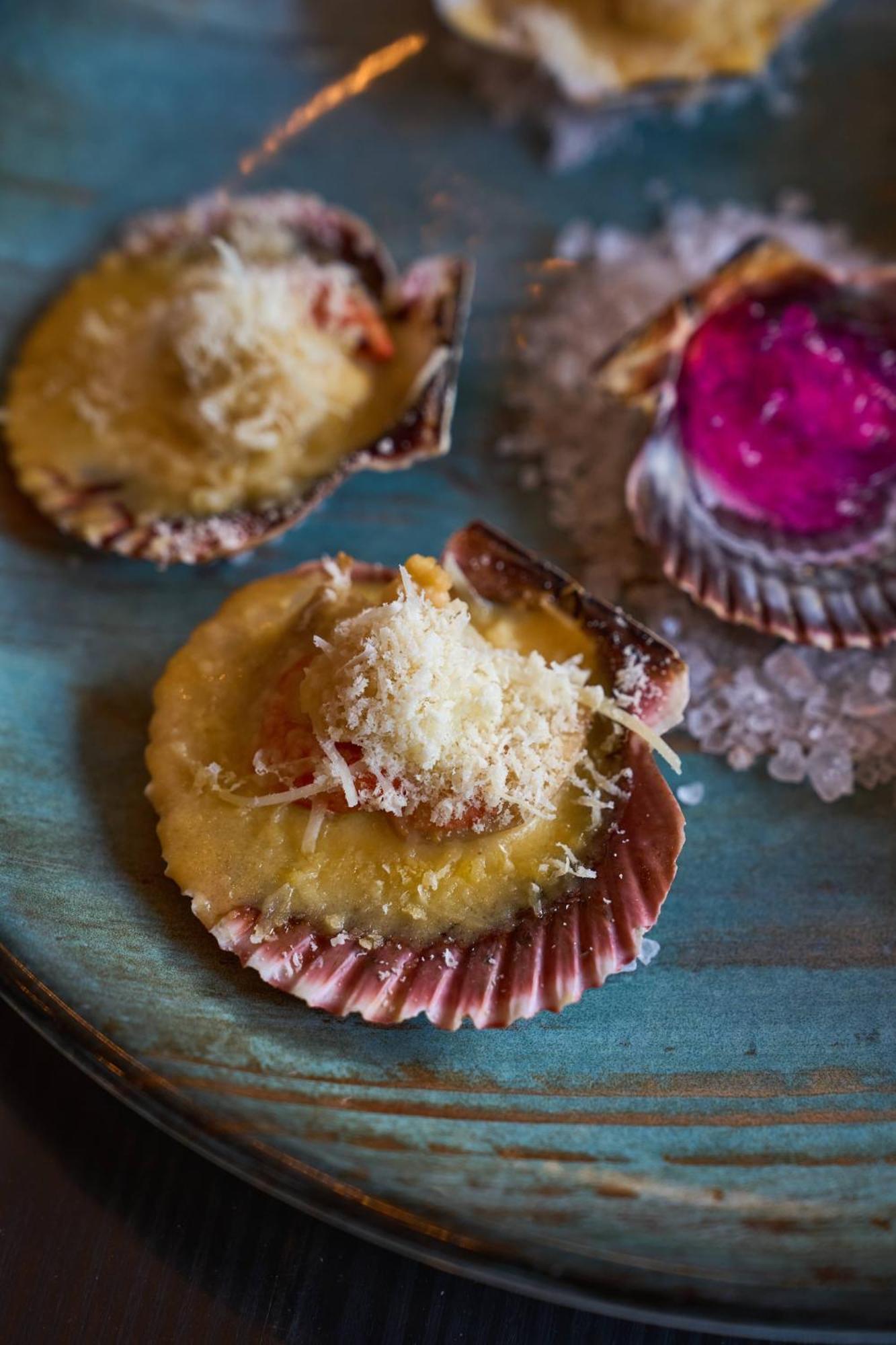 Pullman Santiago Vitacura エクステリア 写真 A baked scallop