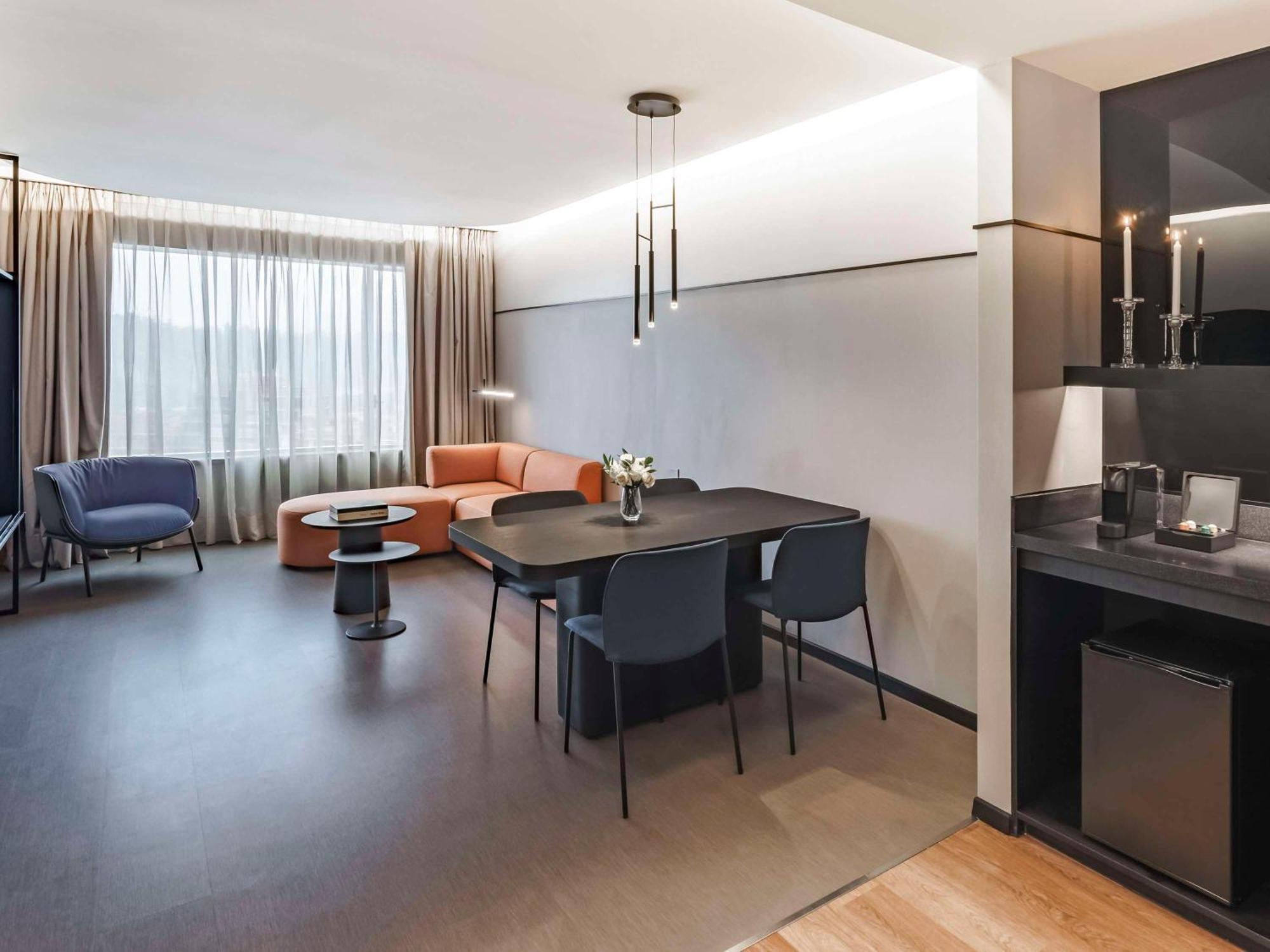 Pullman Santiago Vitacura エクステリア 写真 A suite at the hotel
