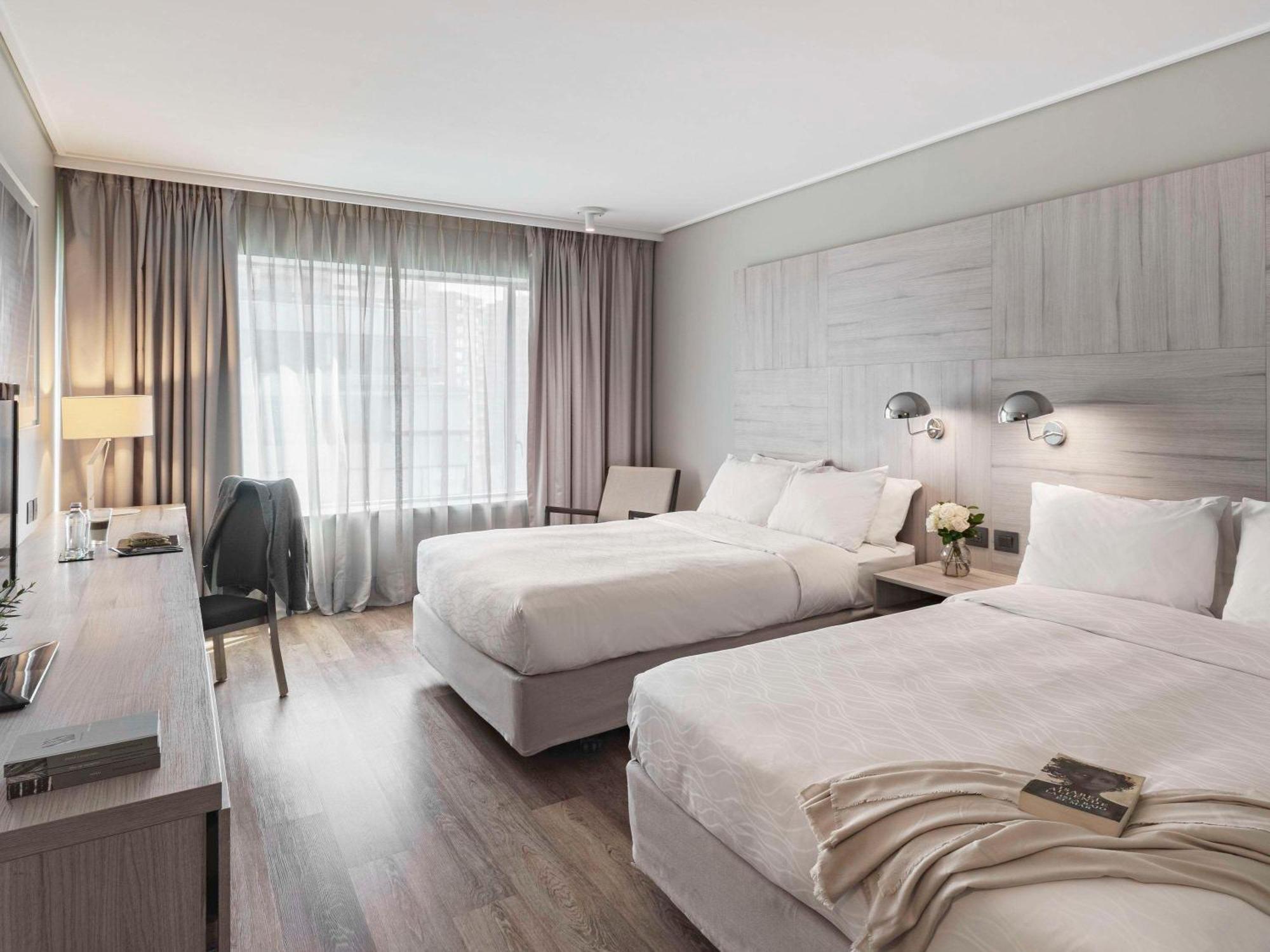 Pullman Santiago Vitacura エクステリア 写真 A typical room at the hotel