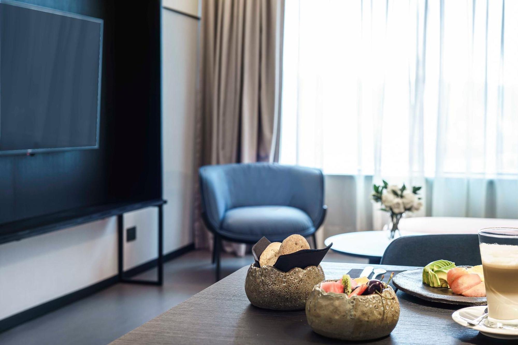 Pullman Santiago Vitacura エクステリア 写真 A suite at the hotel