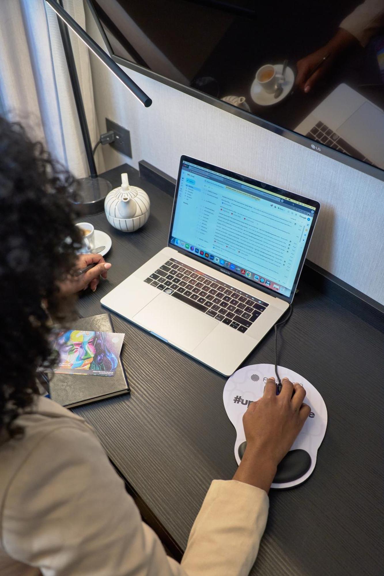 Pullman Santiago Vitacura エクステリア 写真 Surface Laptop 3