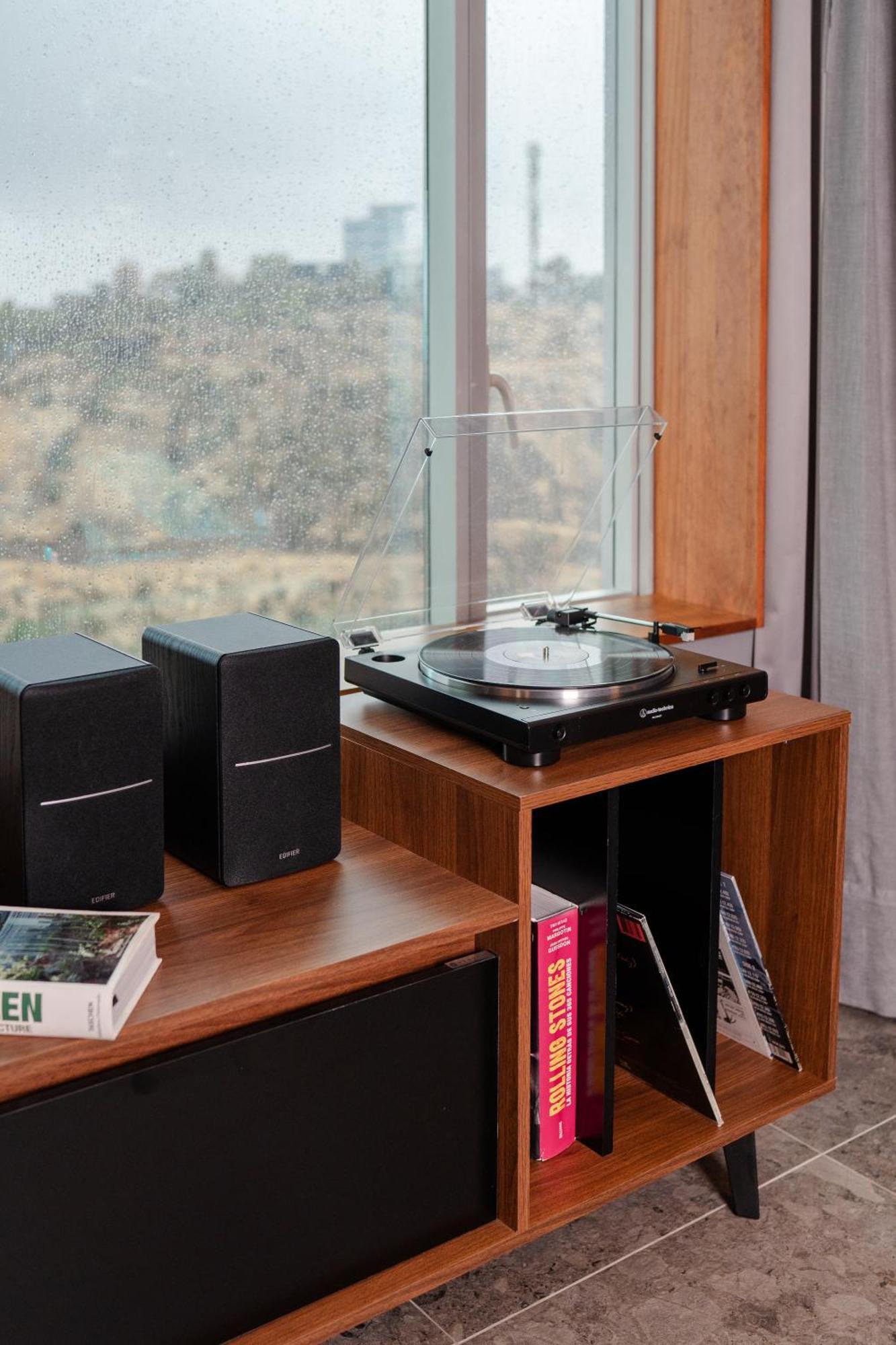 Pullman Santiago Vitacura エクステリア 写真 A record player