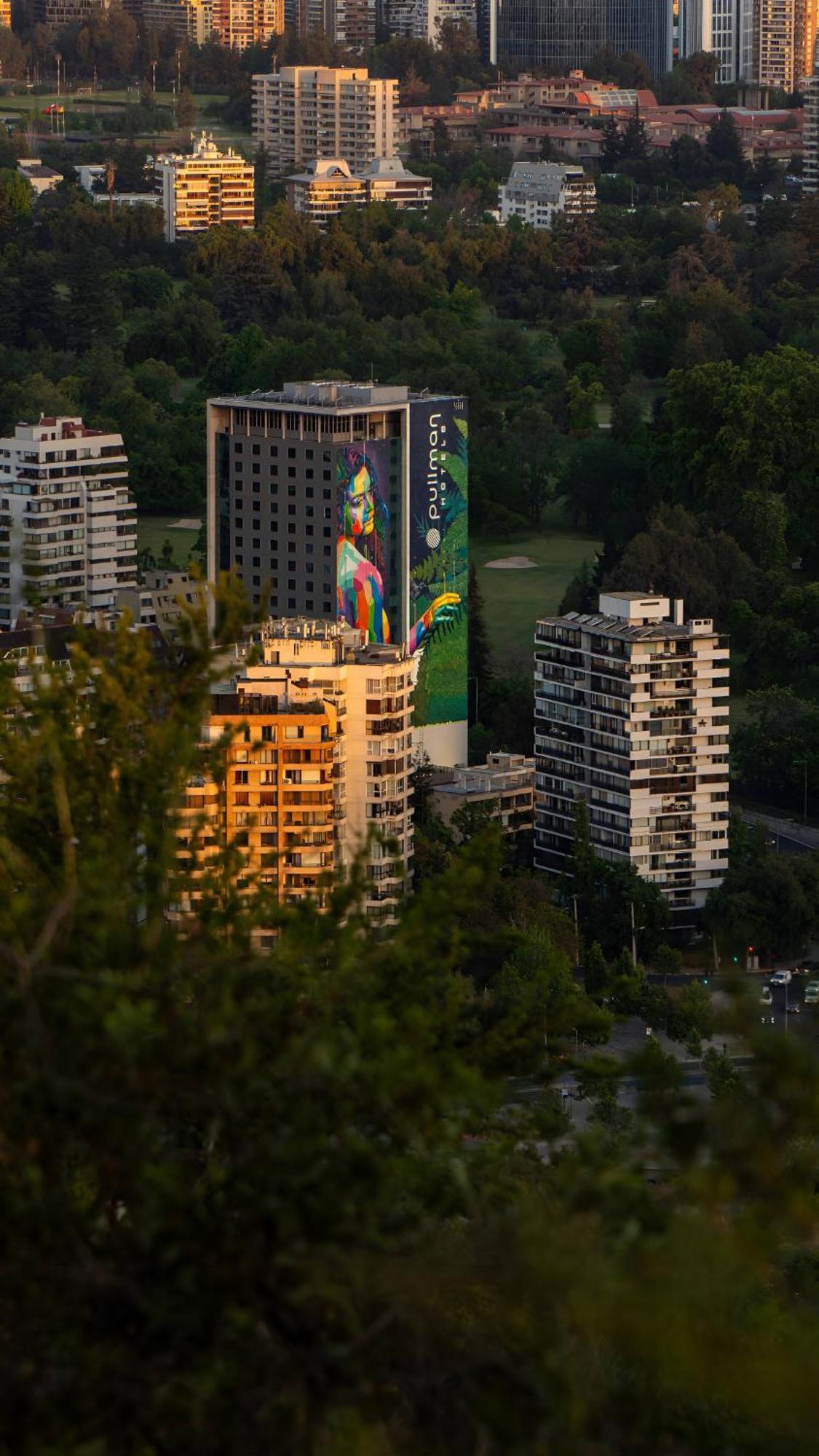 Pullman Santiago Vitacura エクステリア 写真 The building at dusk